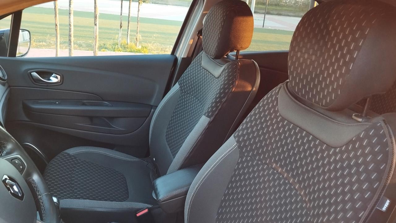 RENAULT CAPTUR 1.5 TDi AUTO-PREZZO PROMO