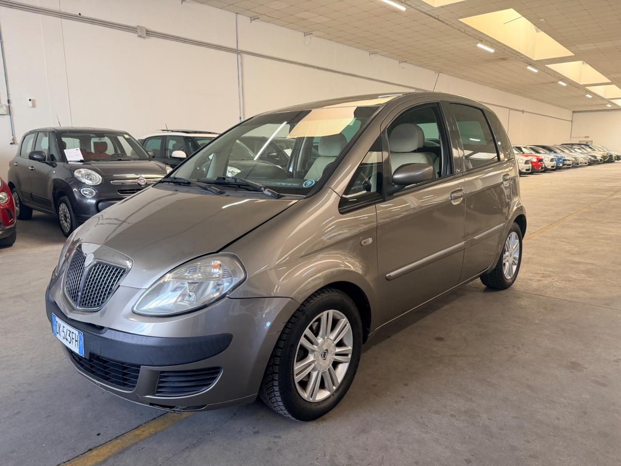 Lancia Ypsilon 1.3 MJT 90 CV Platino