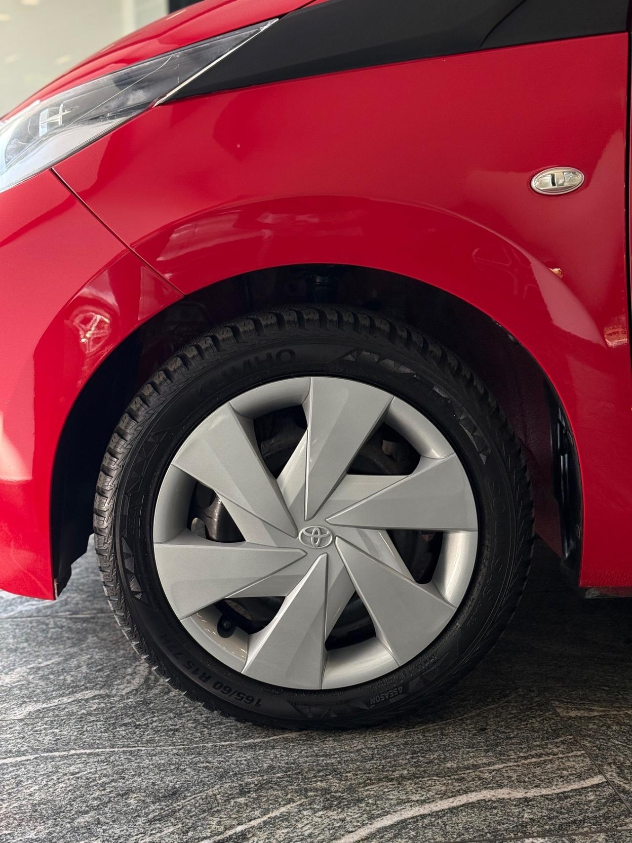 Toyota Aygo 1.0 VVT-i 69 CV 5 porte x-cool