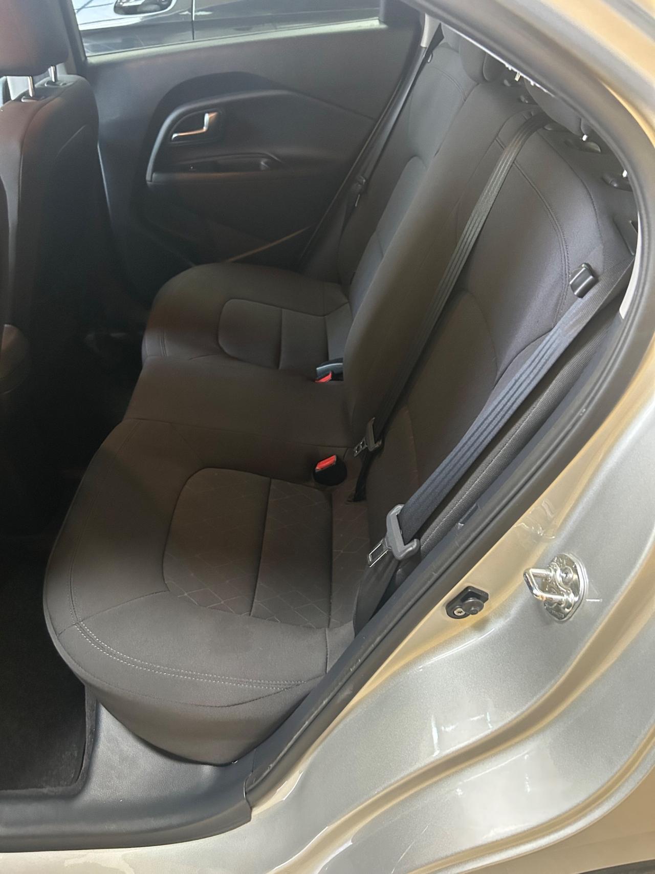 KIA RIO 1.4 Crdi 90 cv “FULL LED/NAVI/RETRO”-2015