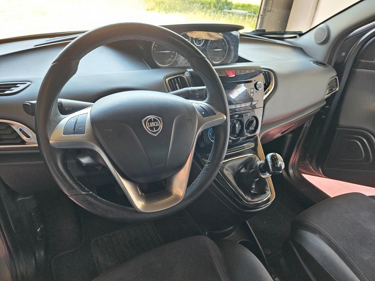 Lancia Ypsilon 1.2 69 CV 5 porte Gold