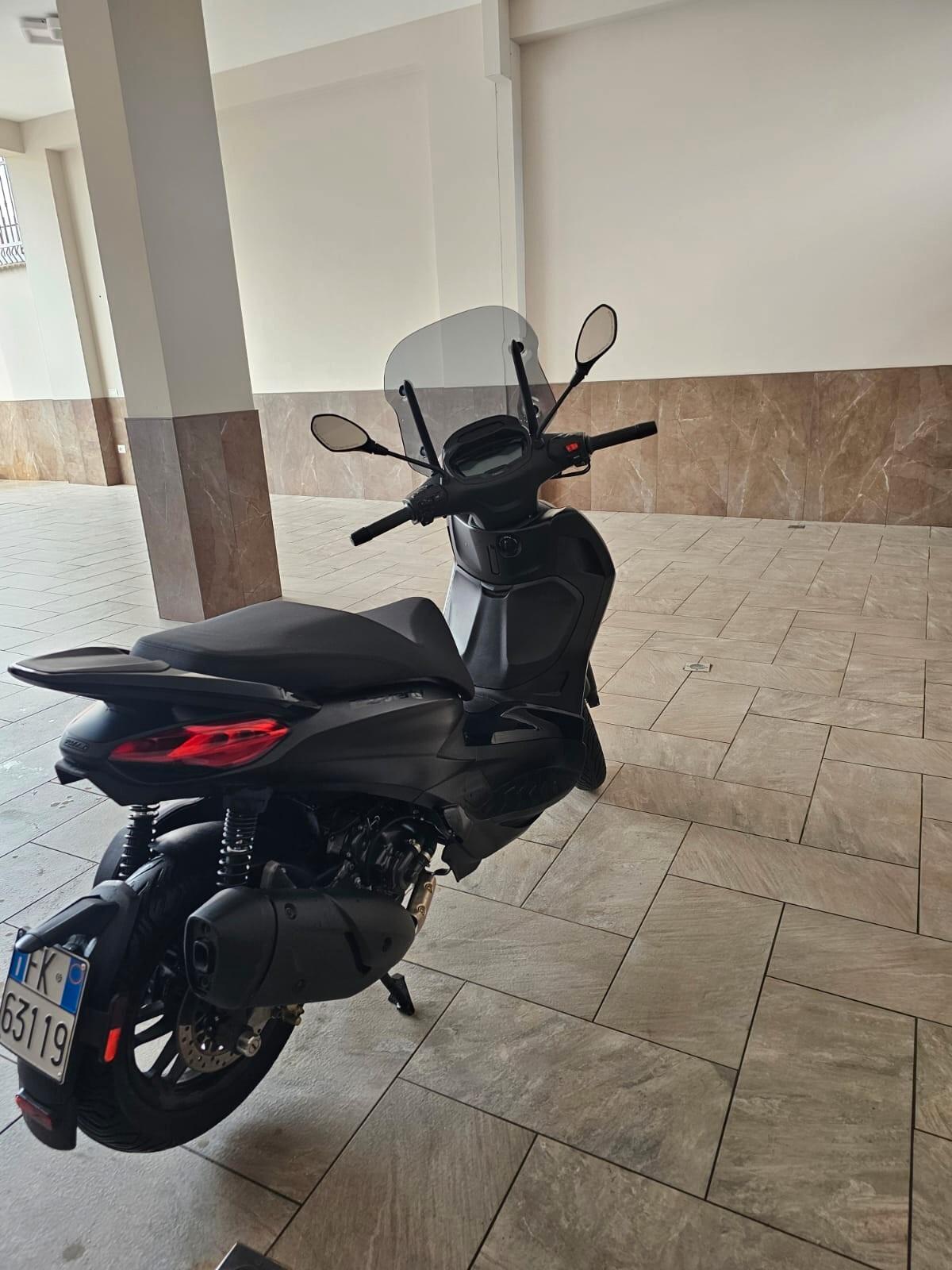 Piaggio Beverly 300 DEEP BLACK