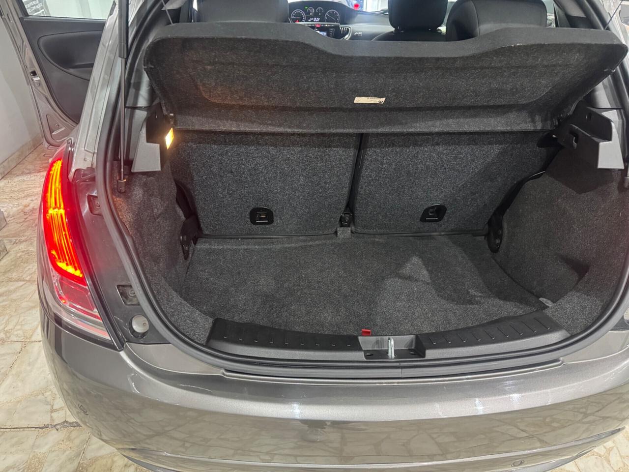 Lancia Ypsilon 1.3 MJT 95 CV 5p Gold