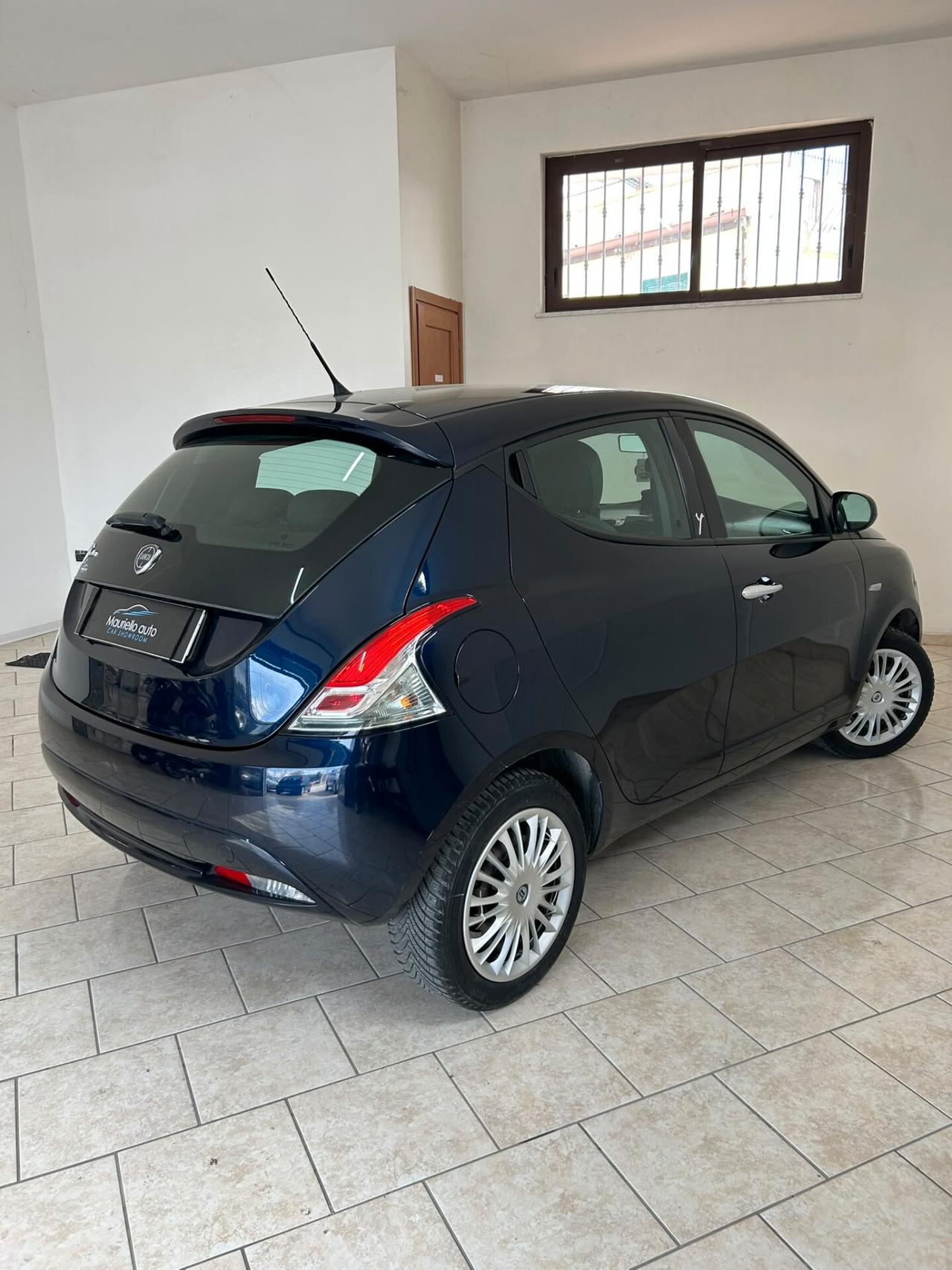 Lancia Ypsilon 1.2 69 CV 5 porte Silver