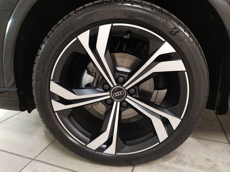 Audi Q3 Sportback 35 2.0 tdi Identity Black s-tronic