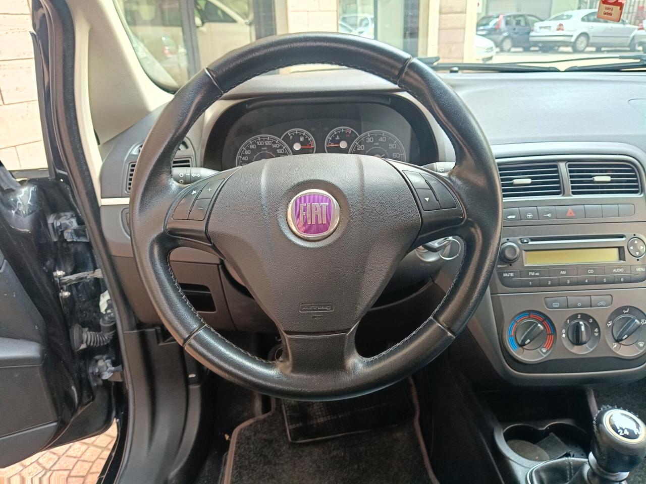 FIAT GRANDE PUNTO 1.2 5PORTE-NEOPATENTATI -Euro 4350