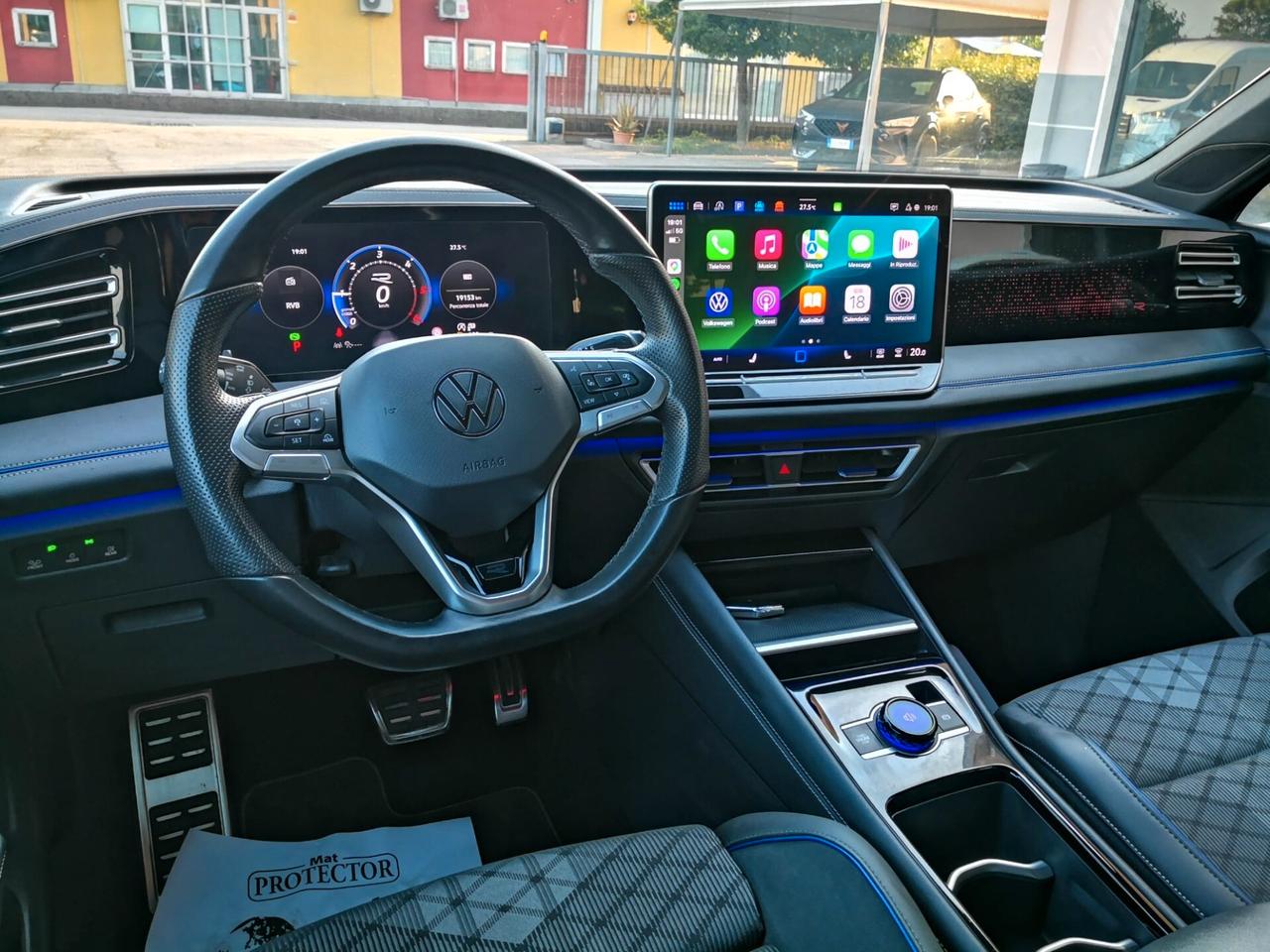 Volkswagen Tiguan 2.0 TDI 150 CV DSG R-Line ***TELECAMERA***SED. MASSAGGIANTI***