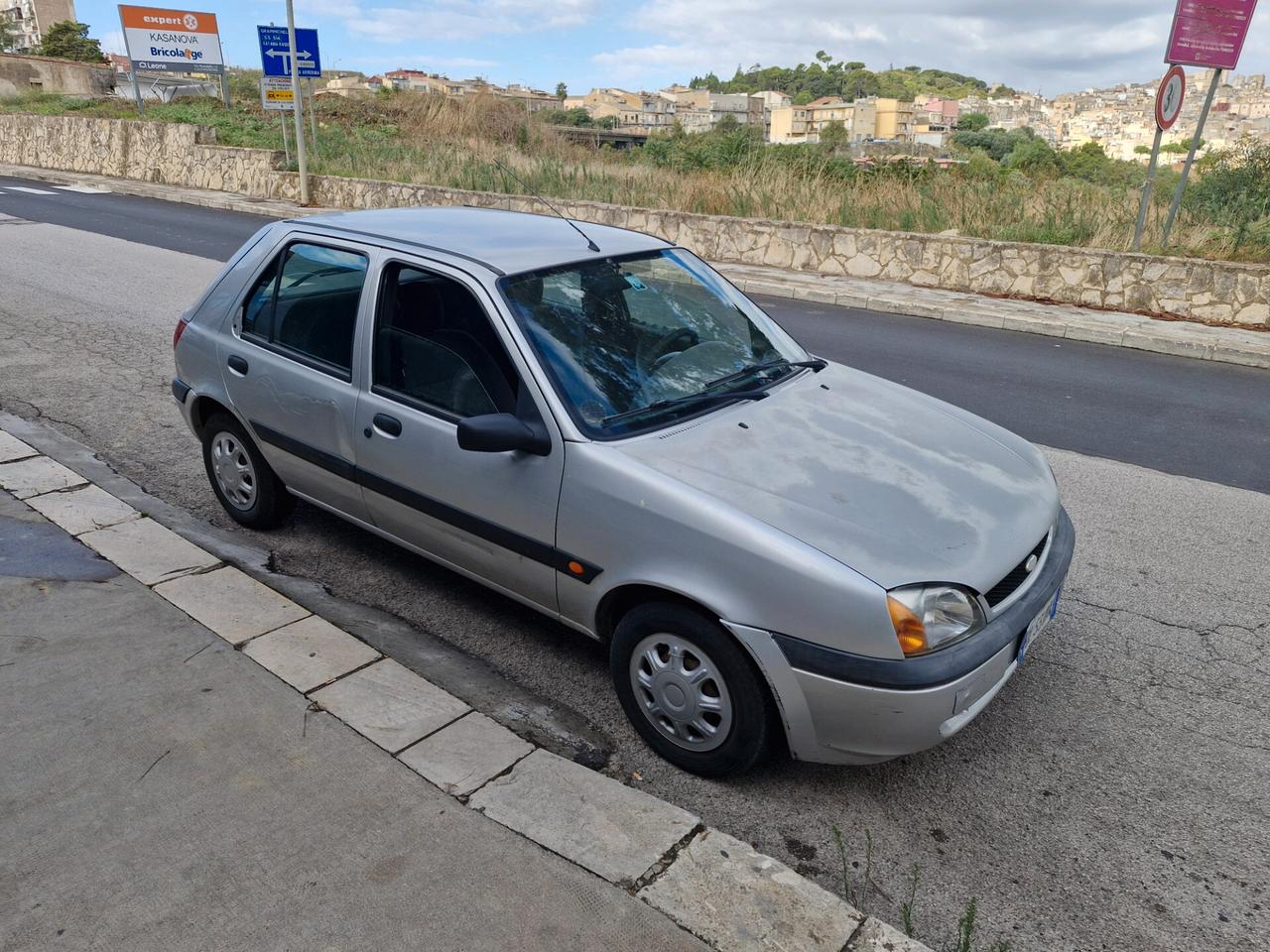 Ford Fiesta 1.2i 16V cat 5 porte Ghia