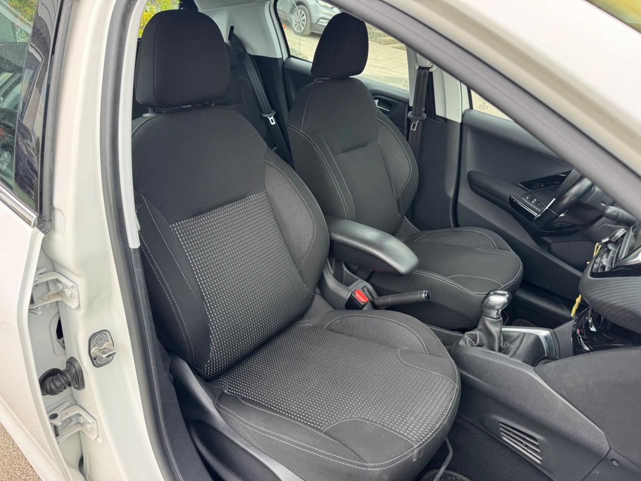 Peugeot 208 PureTech 82 5p. GPL Allure
