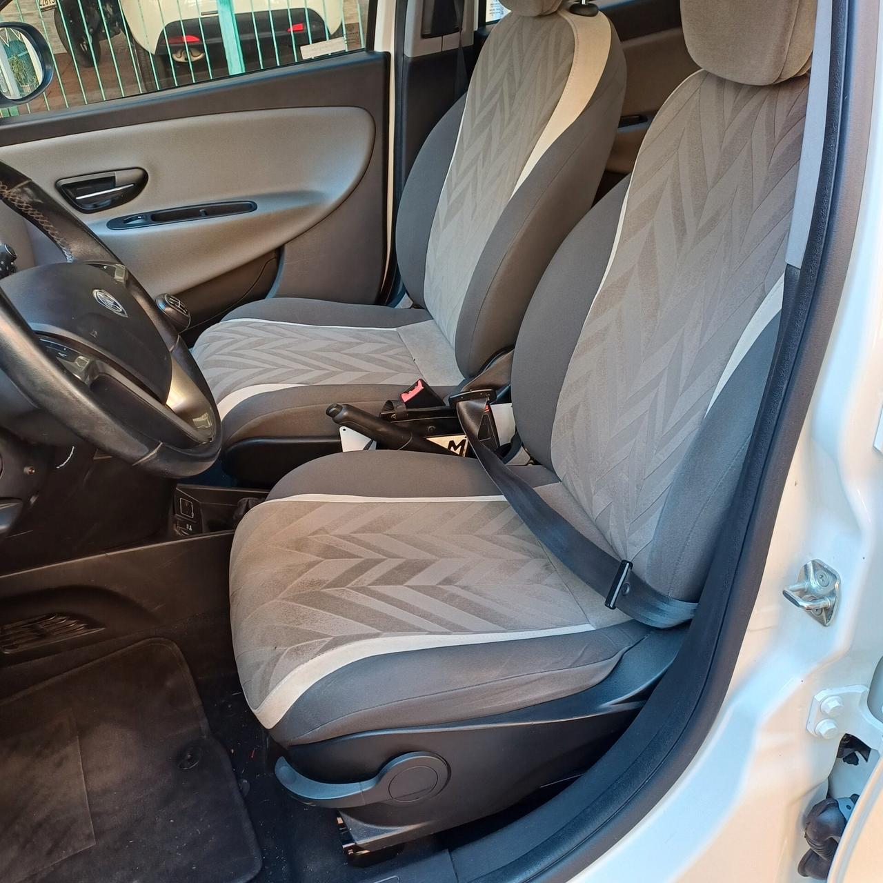 Lancia Ypsilon 1.2 69 CV 5 porte GPL