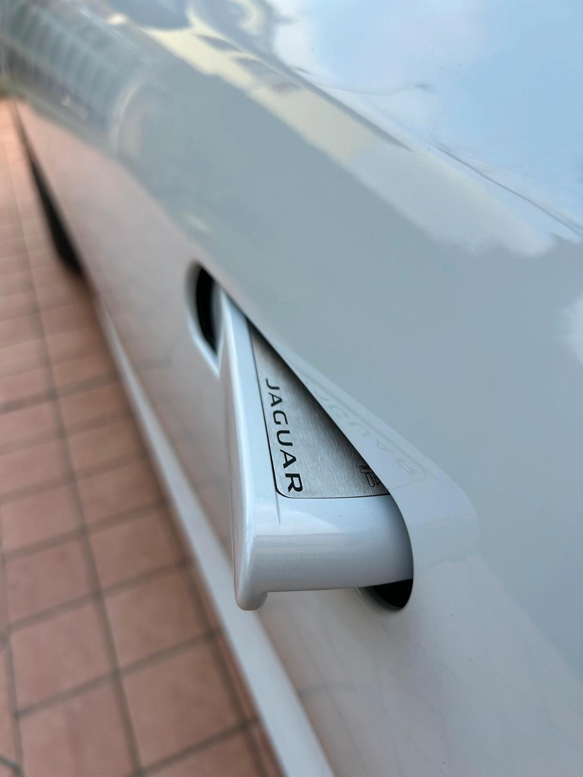 Jaguar F-Type 2.0 i4 RWD 300 CV aut. Coupé R-DYNAMIC