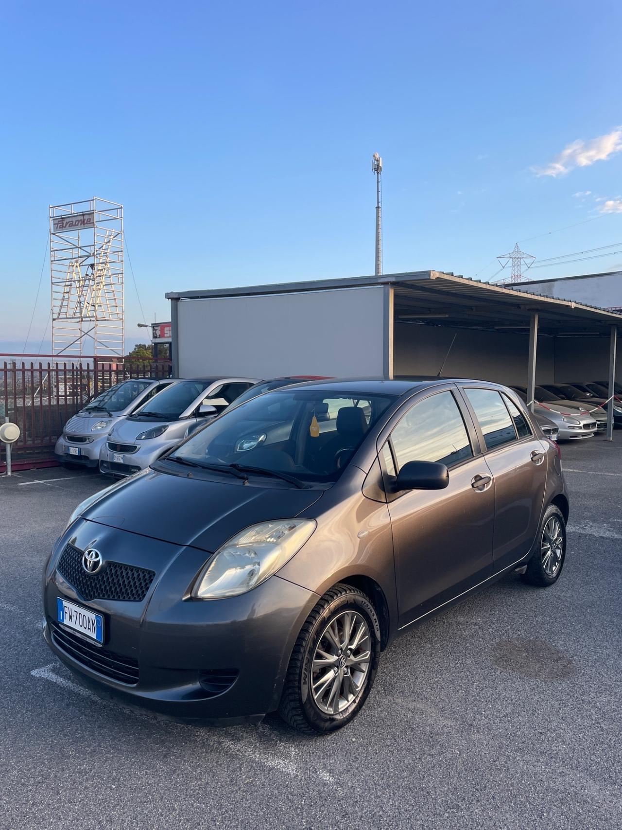 Toyota Yaris 1.0 5 porte Now