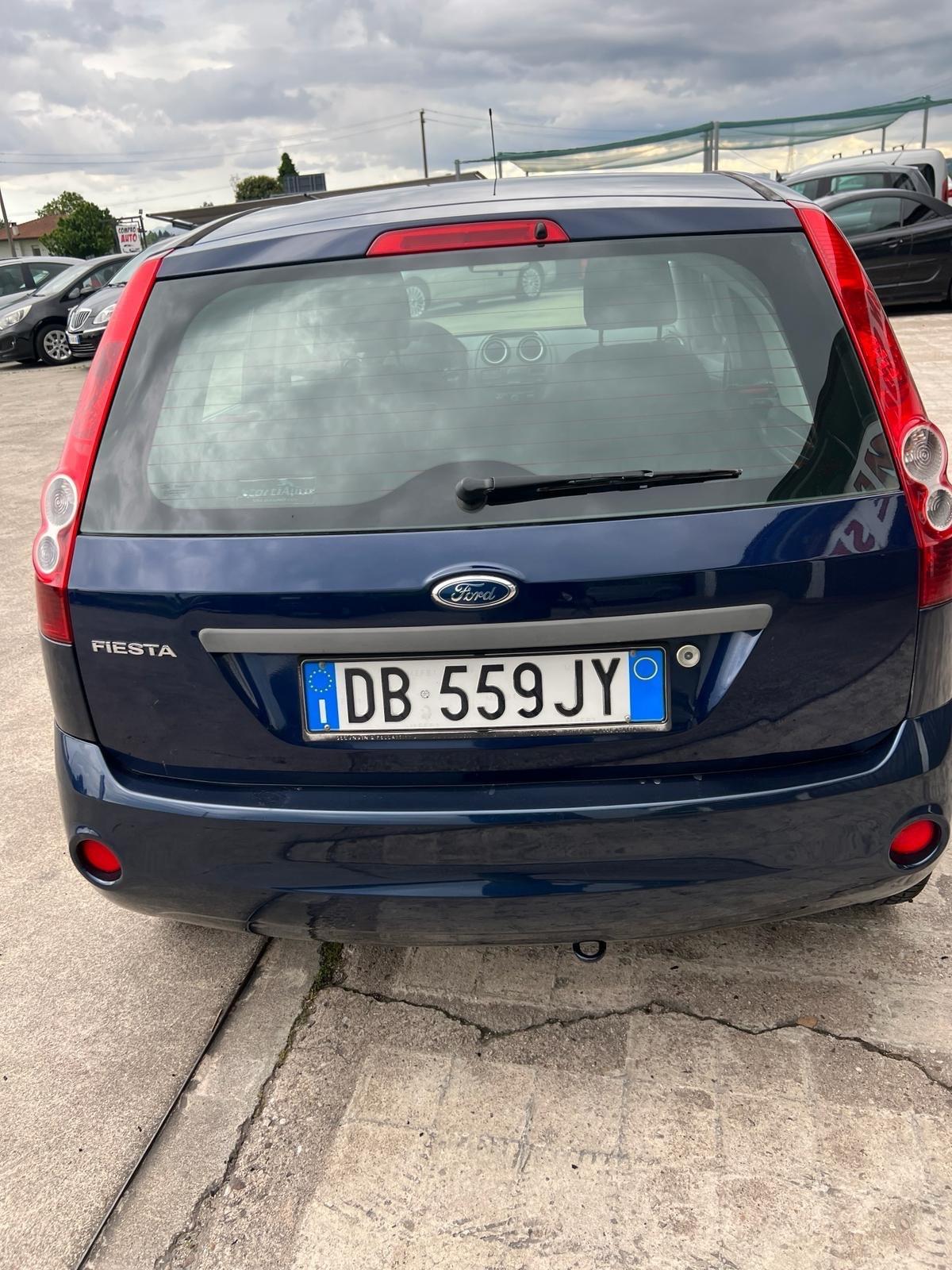 Ford Fiesta 1.2 16V 5p. Ghia x Neopatentati