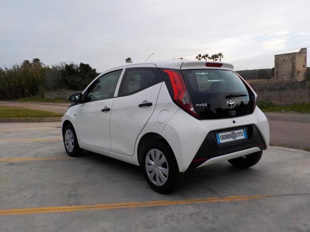 Toyota Aygo Connect 1.0 VVT-i 72 CV 5 porte x-play