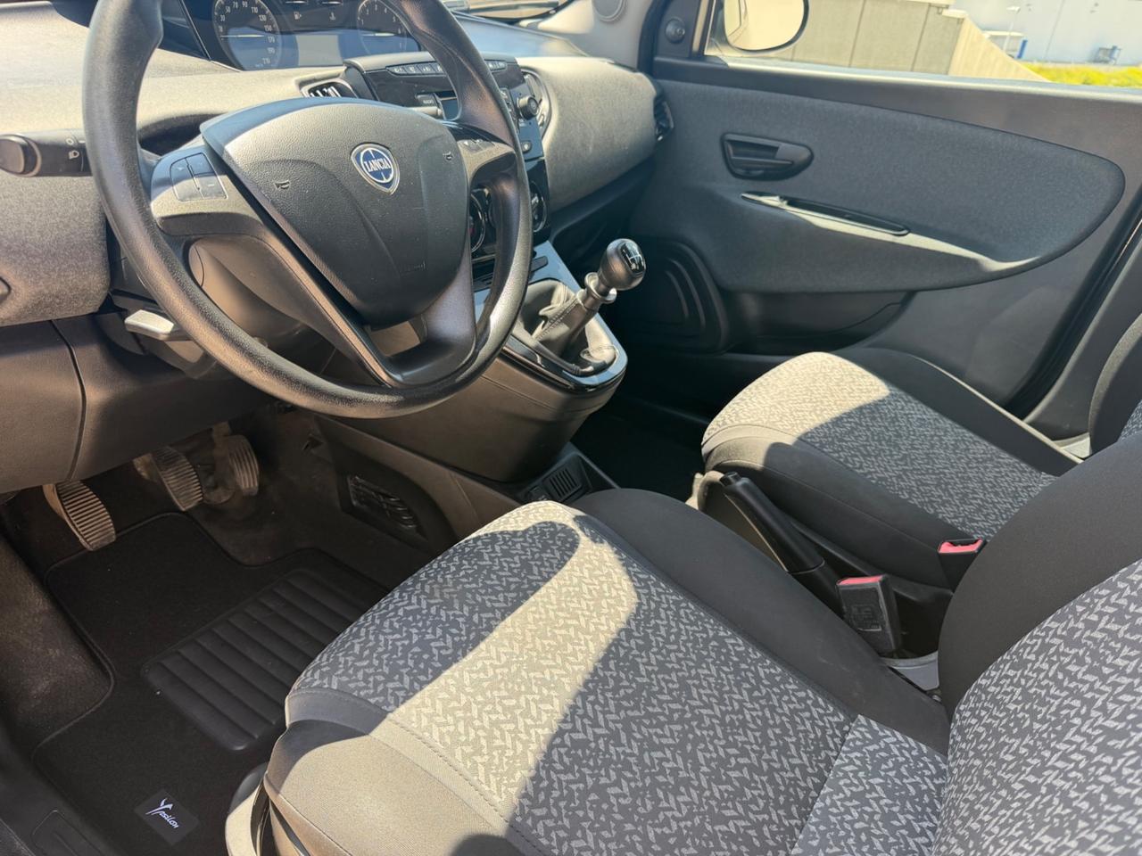 Lancia Ypsilon 1.2 69 CV 5 porte GPL Ecochic Silver