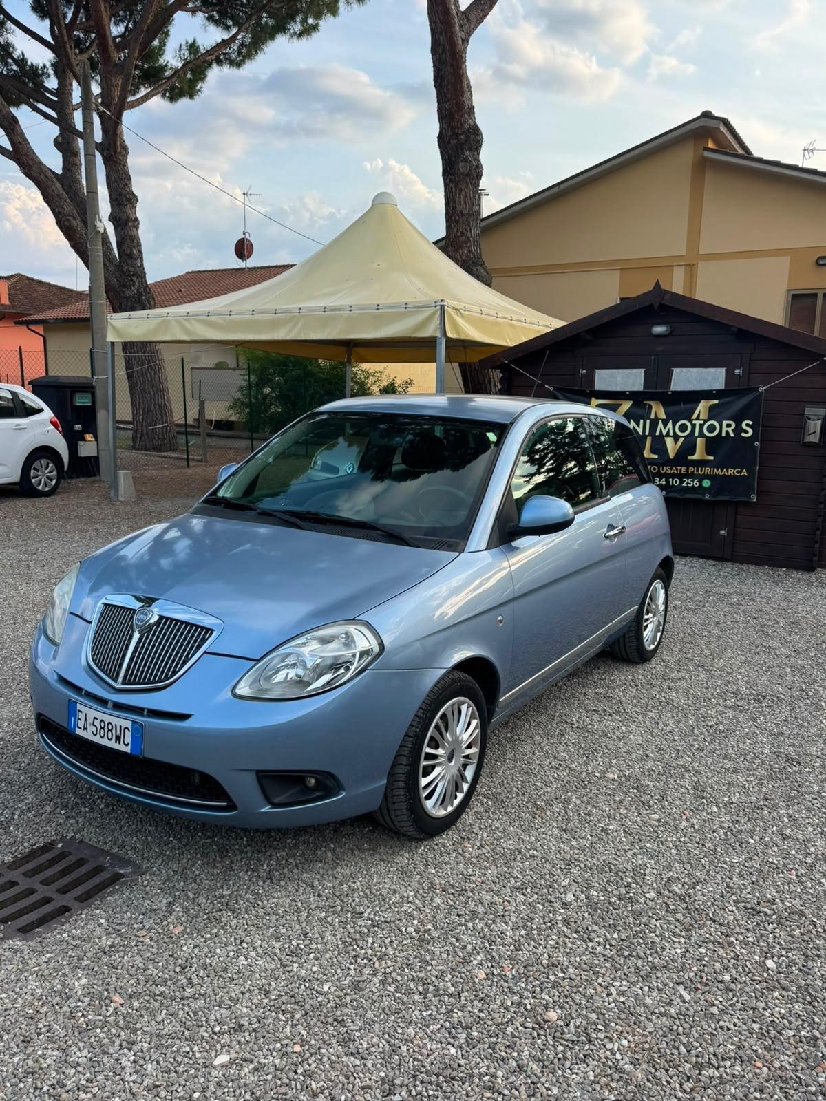 Lancia Ypsilon 1.3 MJT 75 CV MomoDesign