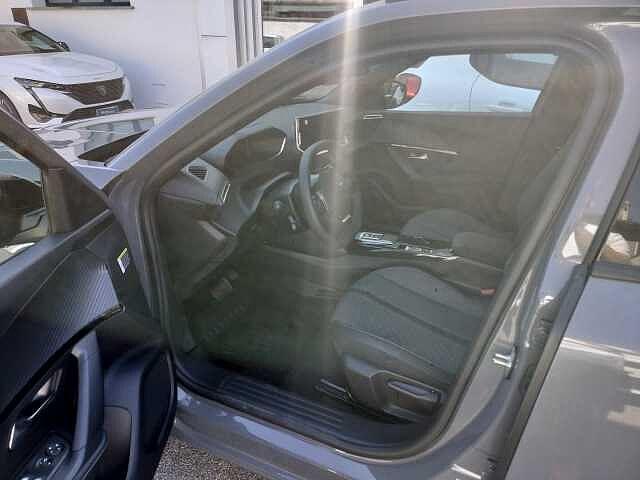 Peugeot 2008 motore elettrico 136 CV Allure
