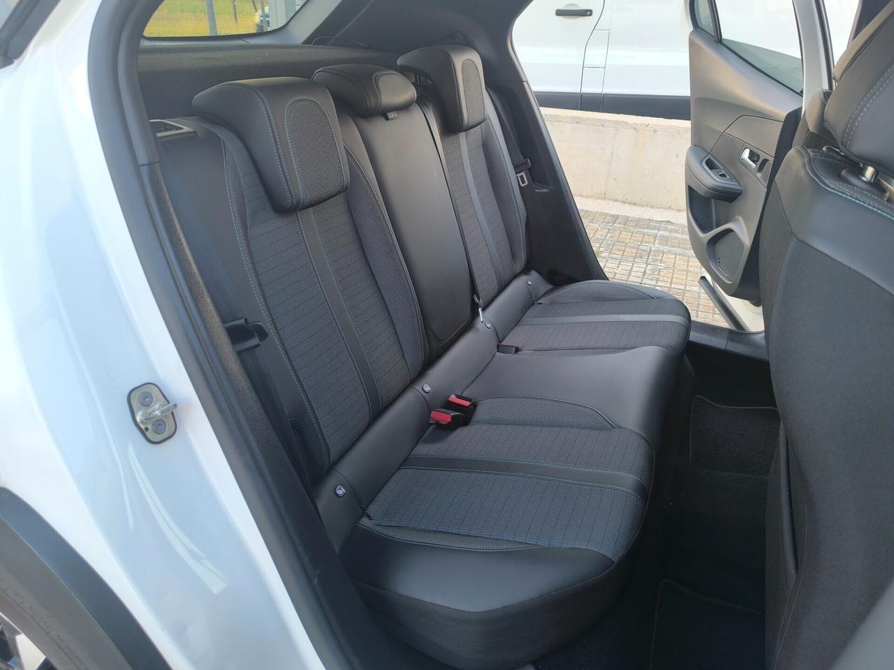 PEUGEOT 2008 1.5 DIESEL EAT8 ALLURE PACK NAVI 10 HD/COCKPIT/