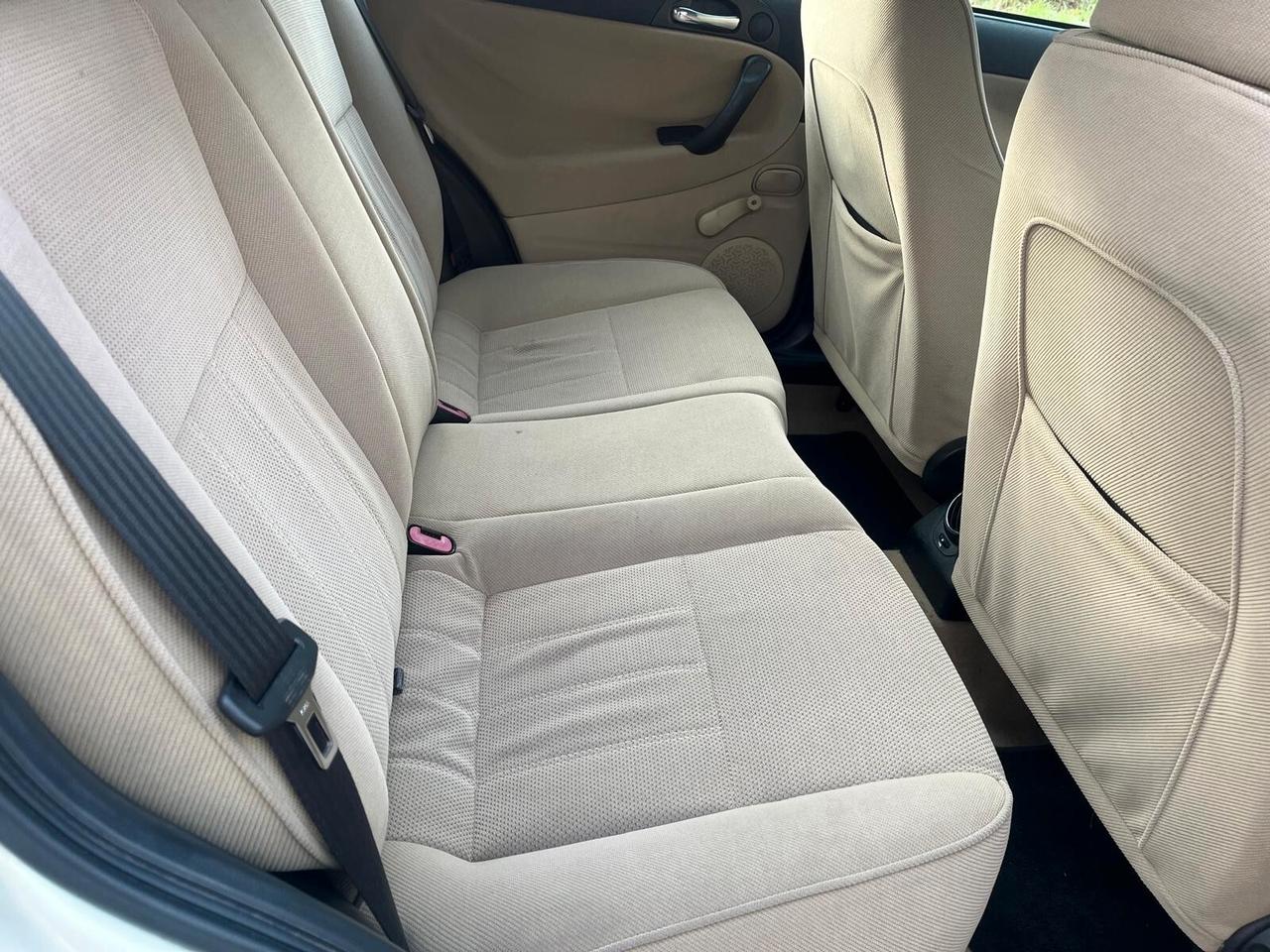 Alfa Romeo 147 1.6i 16V Twin Spark cat 5p. Distinctive