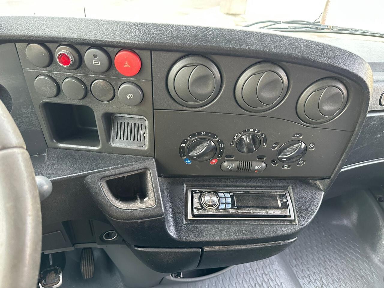 IVECO CON PEDANA IDRAULICA
