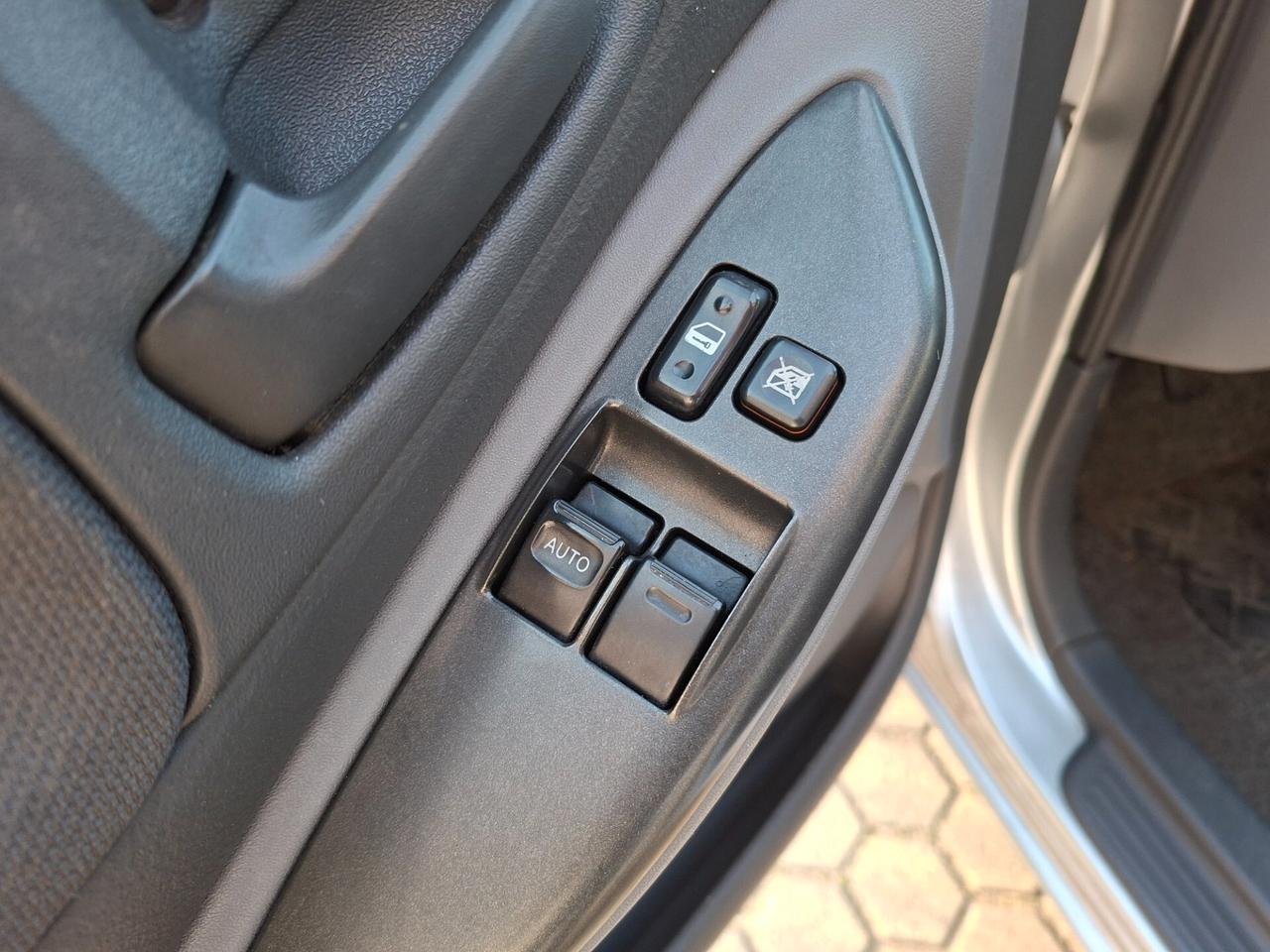 Toyota Yaris 1.3 Sol *EURO 4*