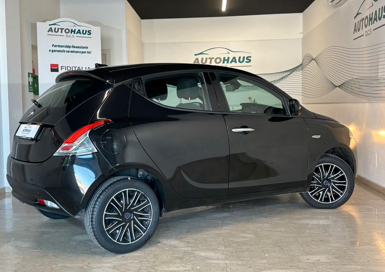 Lancia Ypsilon 1.0 Ibrido/Benzina 5 porte