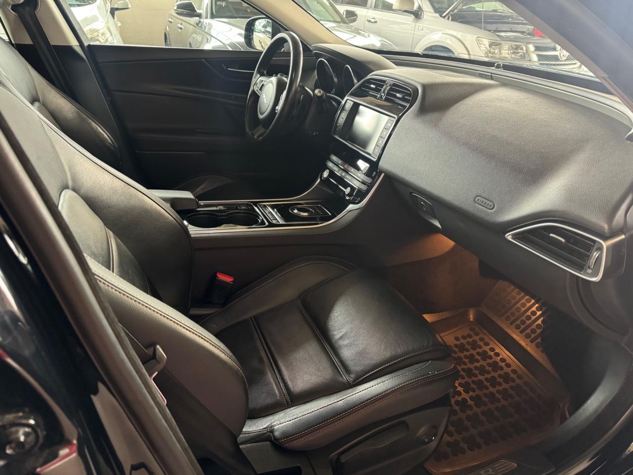 Jaguar XE 2.0 D 180 CV AWD aut. Pure