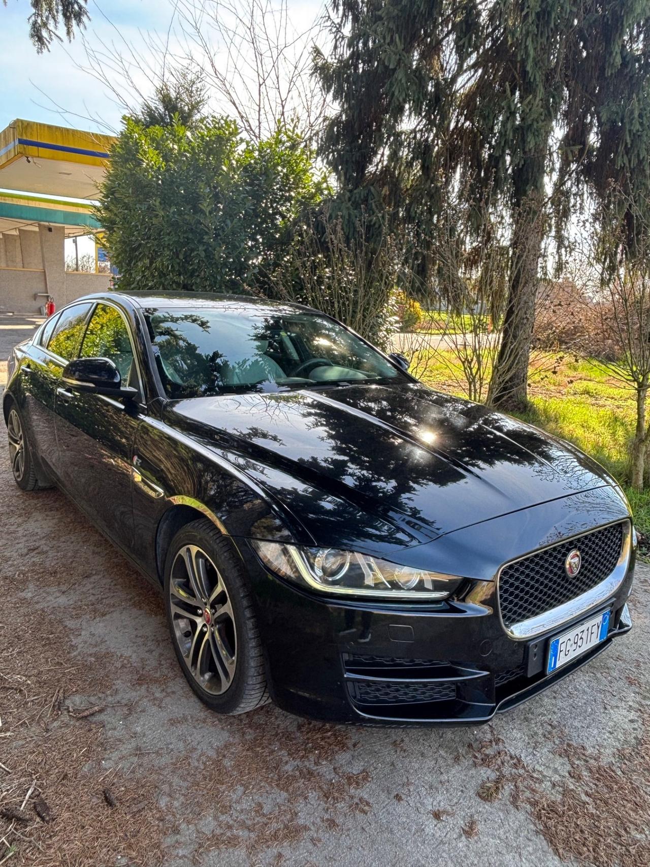 Jaguar XE 2.0 D Turbo R-Sport
