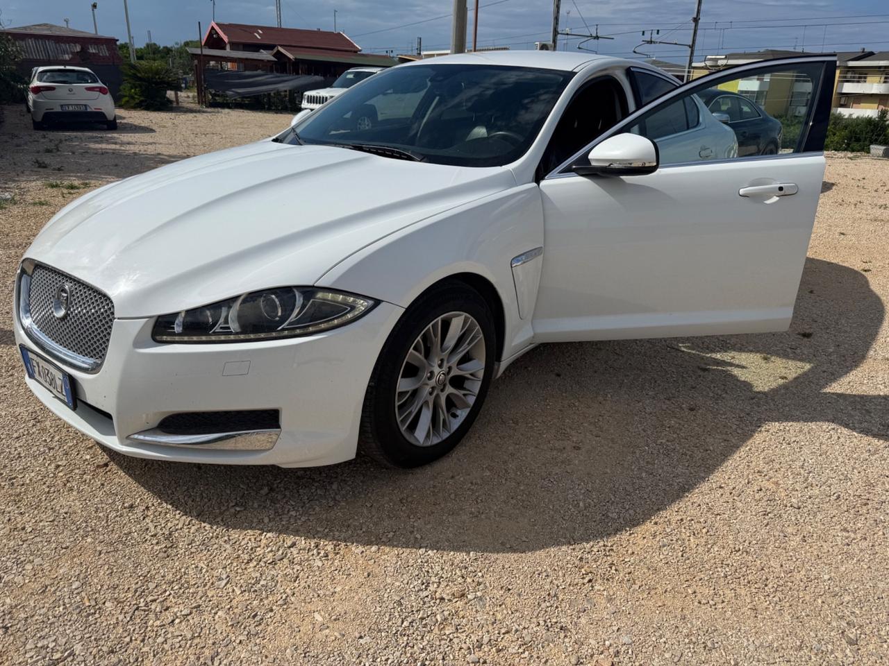Jaguar XF 2.2 D 190 CV PERMUTE 7.999€