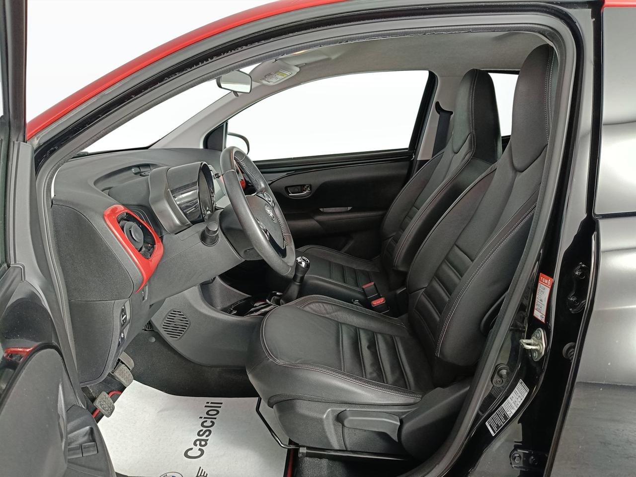 TOYOTA Aygo II 2018 5p - Aygo 5p 1.0 x-clusiv red pack 72cv