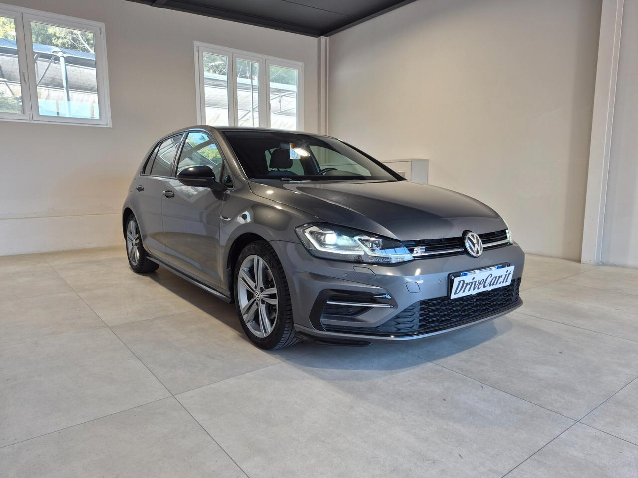 Volkswagen Golf 1.5 TFSI 150CV DSG *R-LINE* LED APPLE CARPLAY ANDROID AUTO RETROCAM. LAVAFARI VETRI PRIVACY