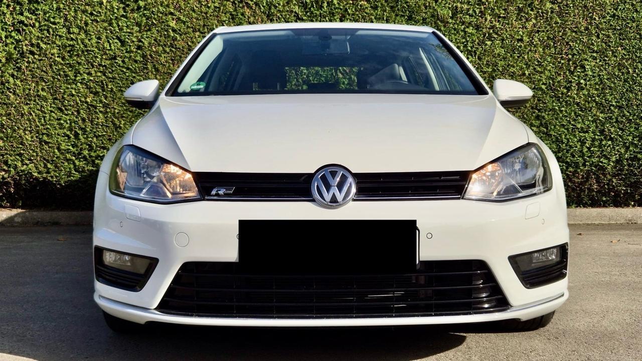 Volkswagen Golf VII 2.0 TDI R-LINE