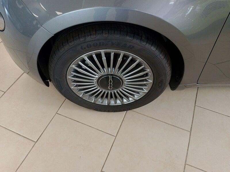 FIAT 500 Nuova Hatchback My23 La Nuova - 320 Berlina