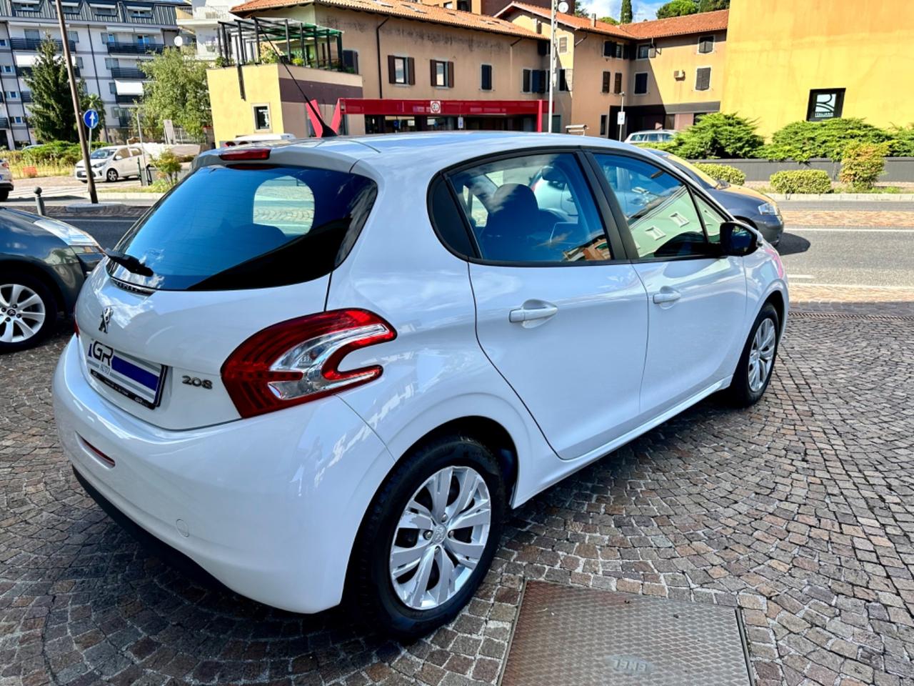 Peugeot 208 1.2Bz 82 CV 5P - Neopatentati