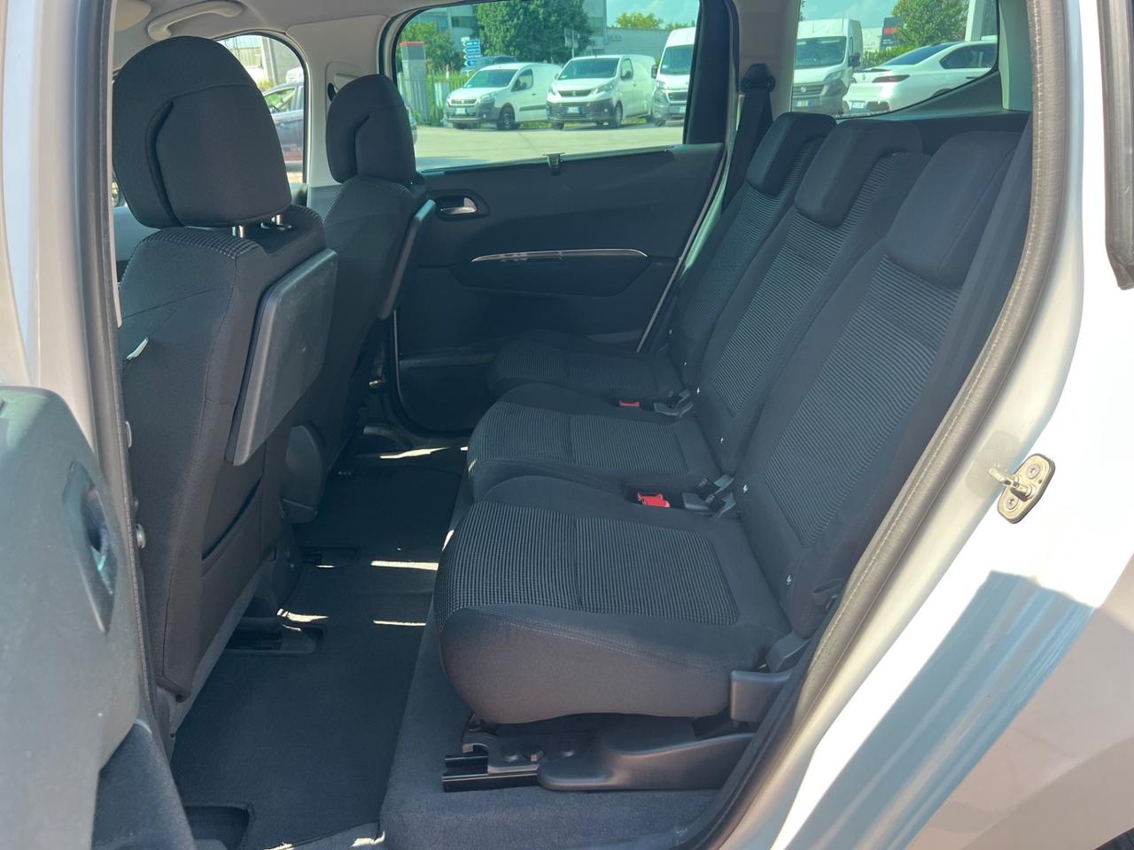 Peugeot 5008 1.6 e-HDi 112CV Stop&Start cambio robotizzato Family