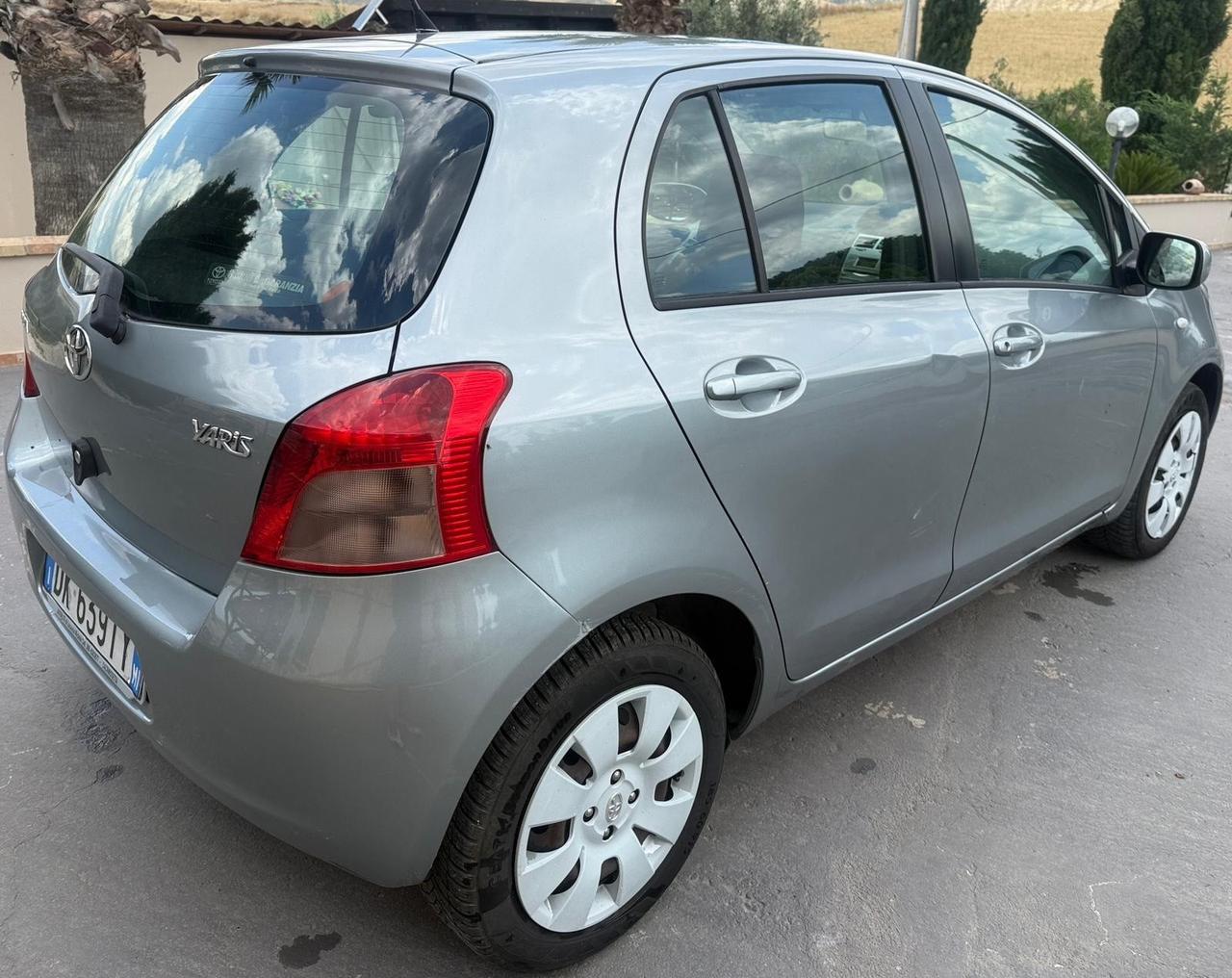 Toyota Yaris 1.0 5 porte