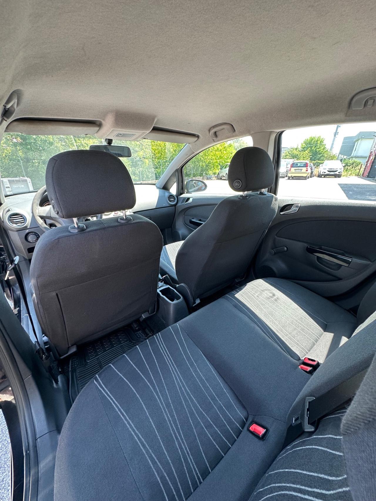 Opel Corsa 1.2 5 porte Cosmo
