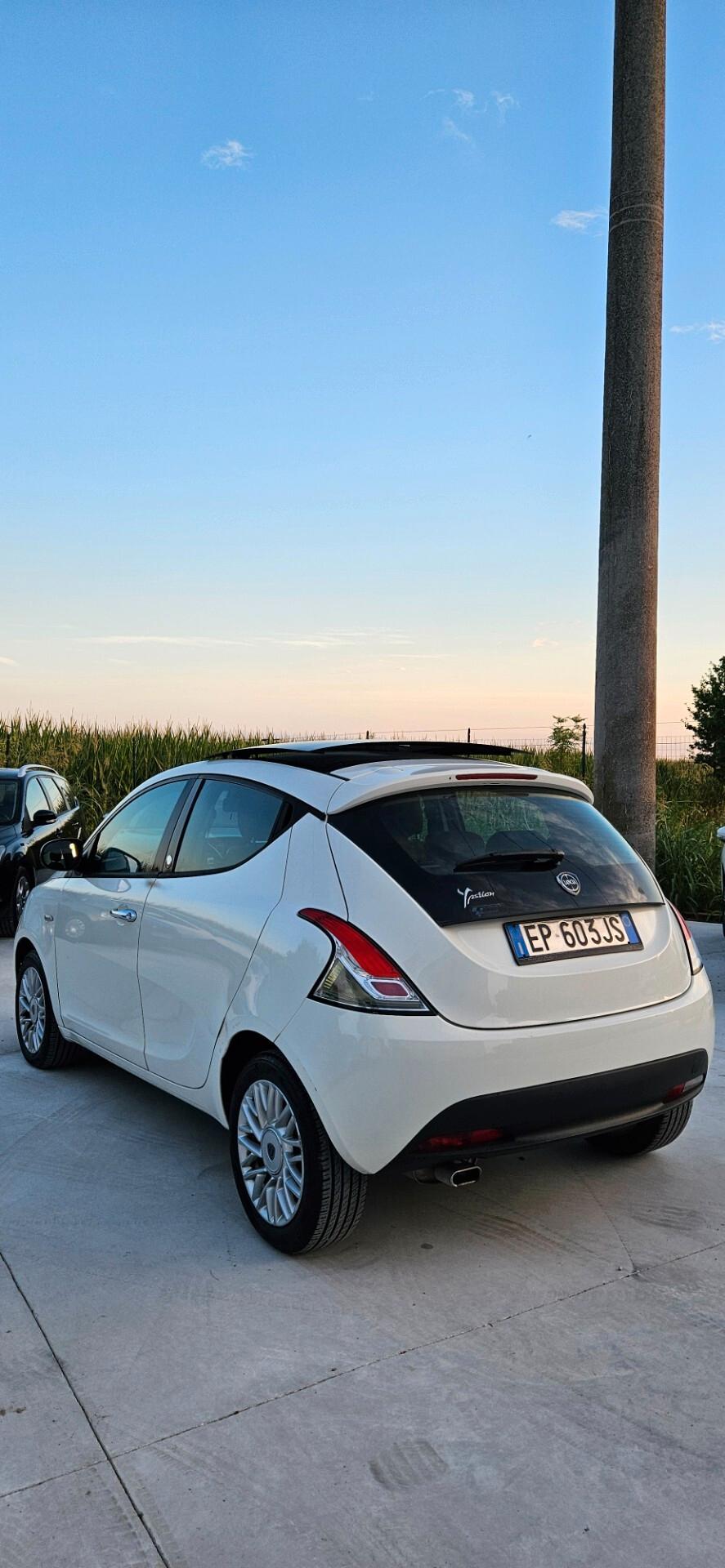 Lancia Ypsilon 1.2 69 CV 5 porte GPL Ecochic Silver