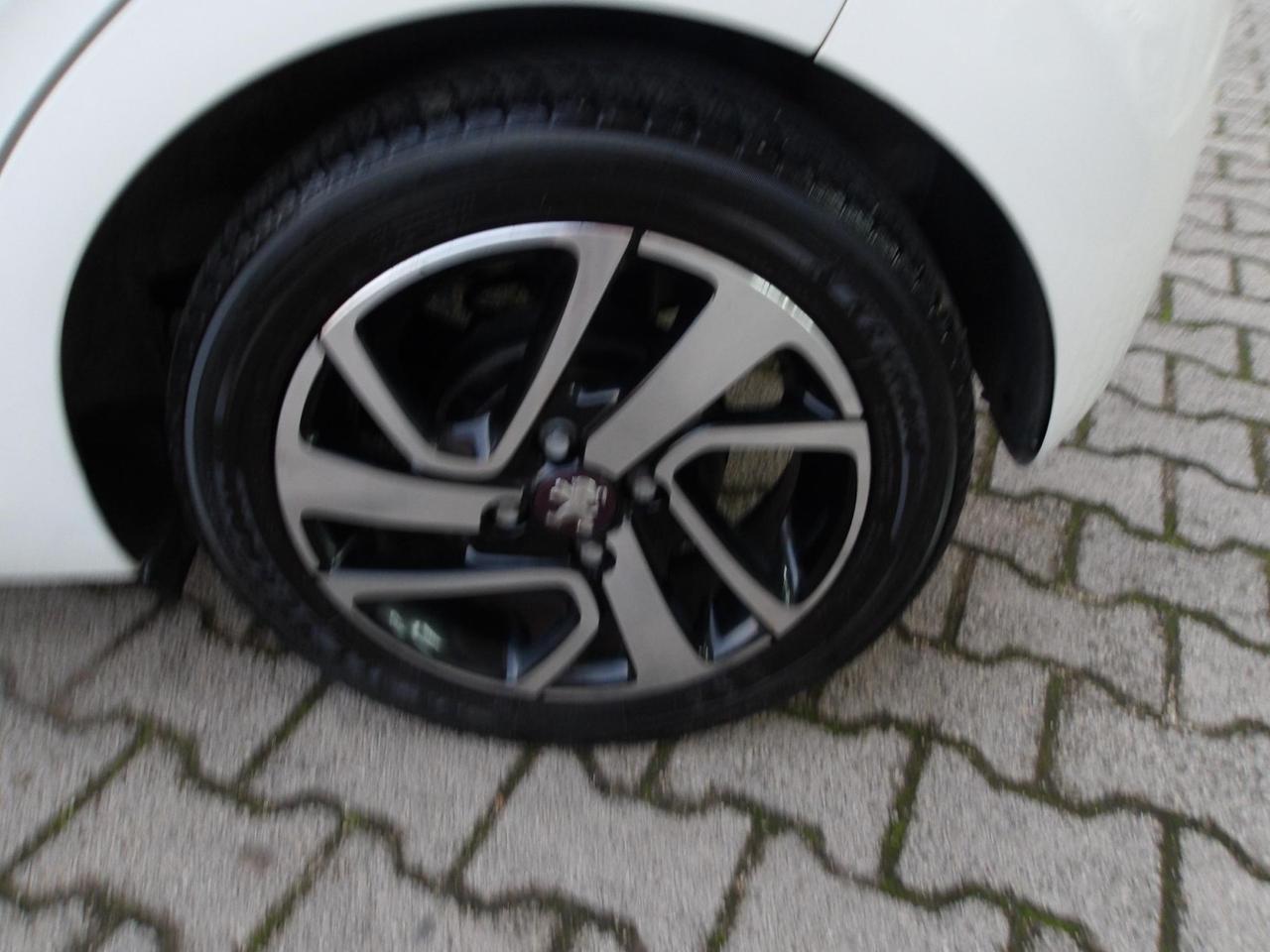 Peugeot 108 5 Porte 108 5p 1.2 puretech Allure Top! E6