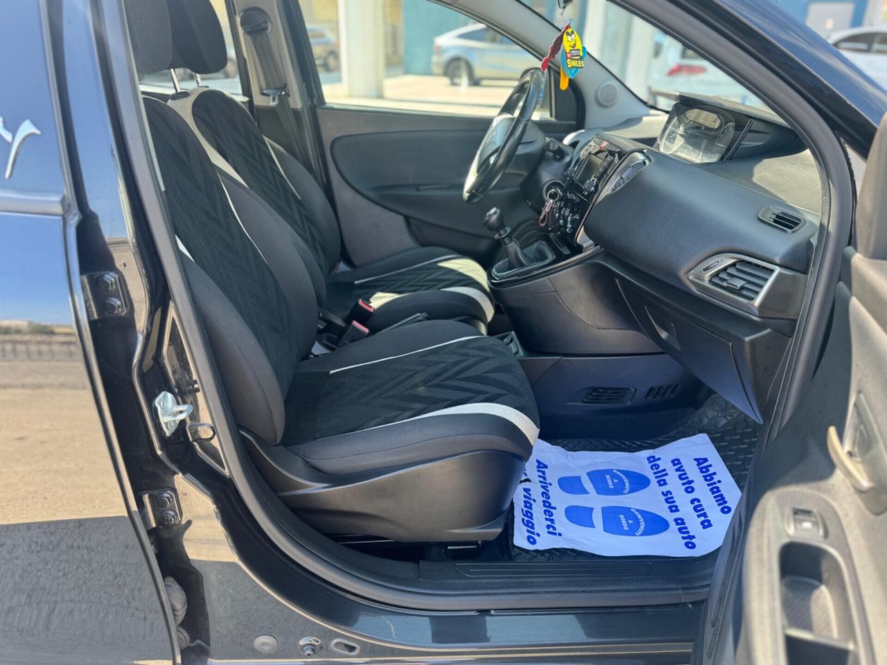 Lancia Ypsilon 1.2 69 CV 5 porte Platinum 2016