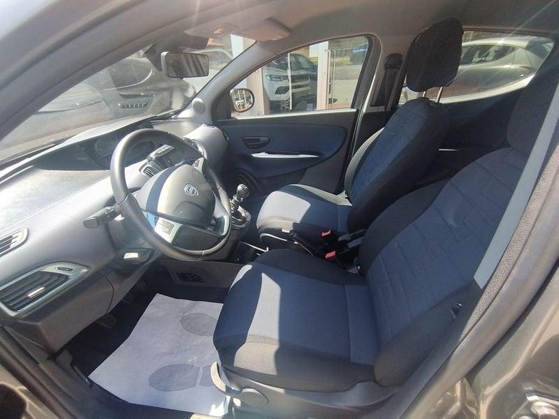 Lancia Ypsilon 1.0 FireFly 5 porte S&S Hybrid Platino