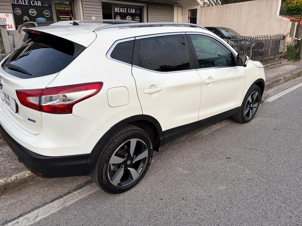 Nissan Qashqai 1.5 dCi 110cv tetto Tekna 360°