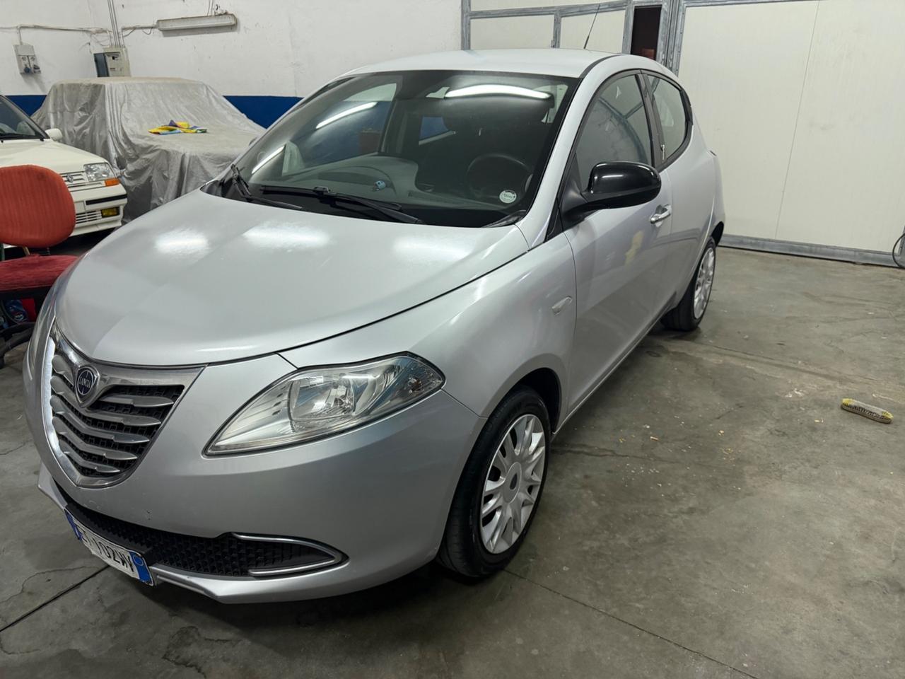 Lancia Ypsilon 1.2 69 CV 5 porte S&S Silver