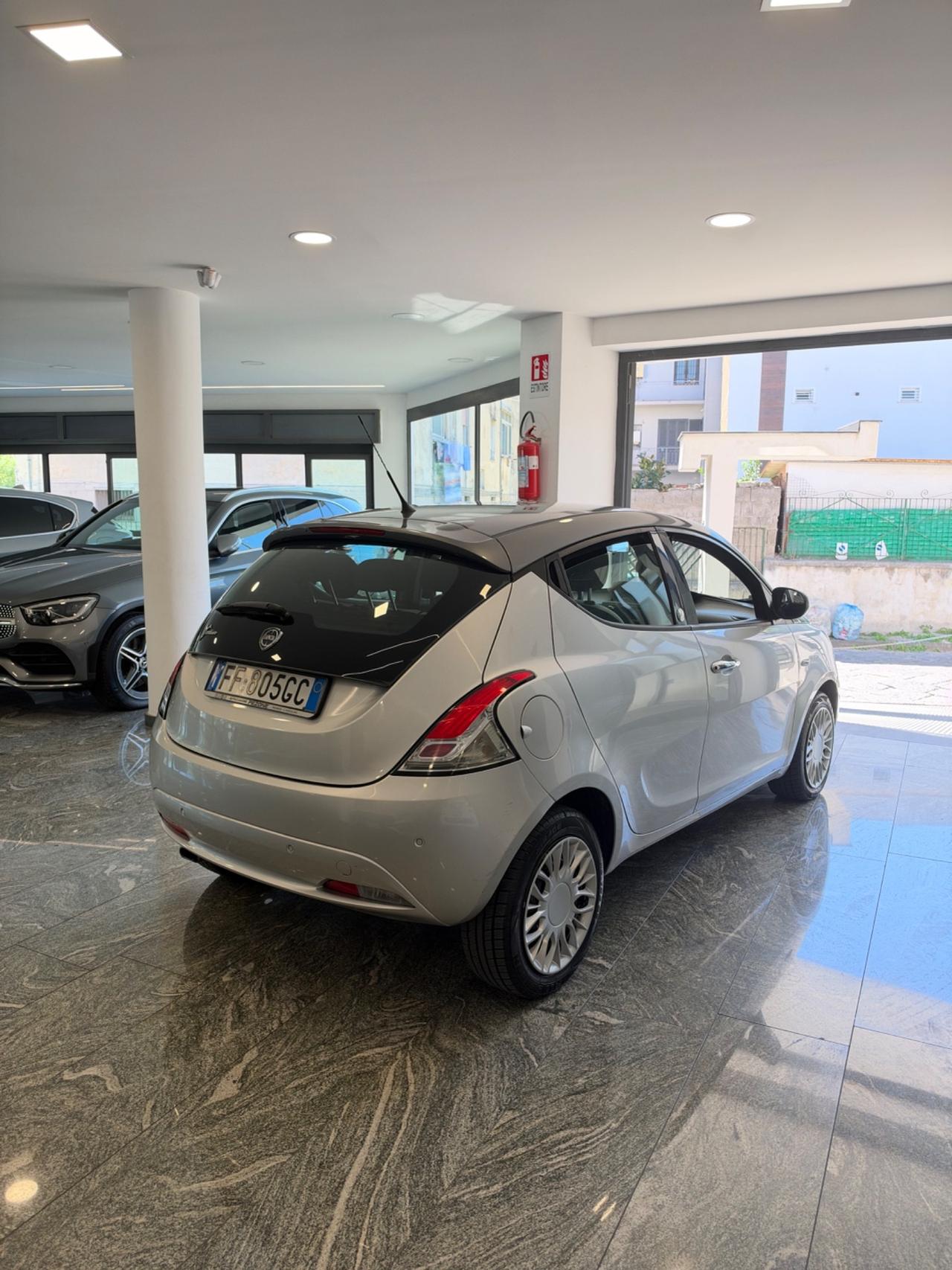 Lancia Ypsilon 1.2 69 CV 5 porte GPL Ecochic Silver