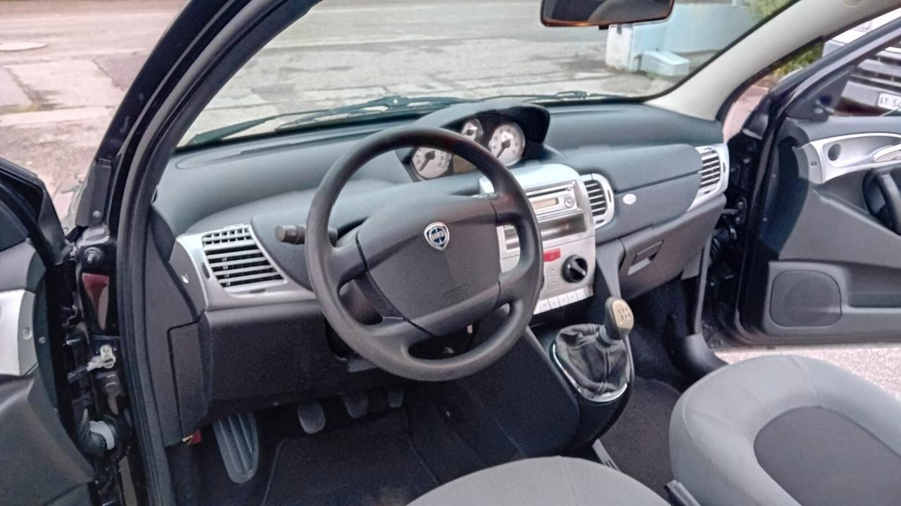 Lancia Ypsilon 1.4 Argento