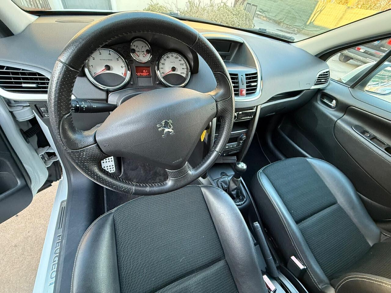 Peugeot 207 1.4 benz 95CV NEO-PAT 74.900 KM