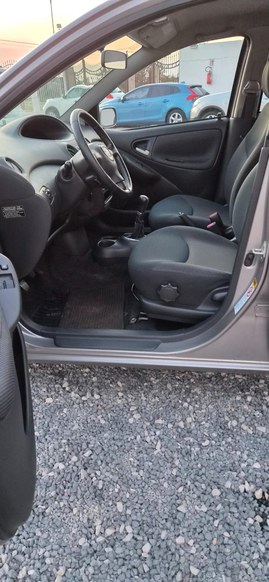 Toyota Yaris 1.4 tdi D-4D cat 5 porte Sol Blue