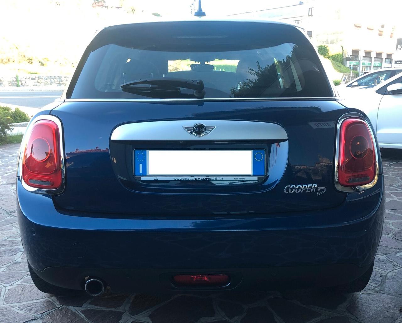 Mini Cooper D 5porte 1.5 Business auto tetto panoramico apribile