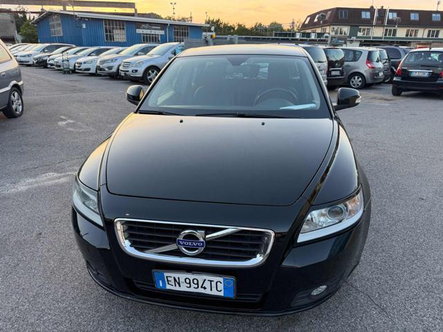 VOLVO V50 D2 R-design senza nessun lavoro da fare