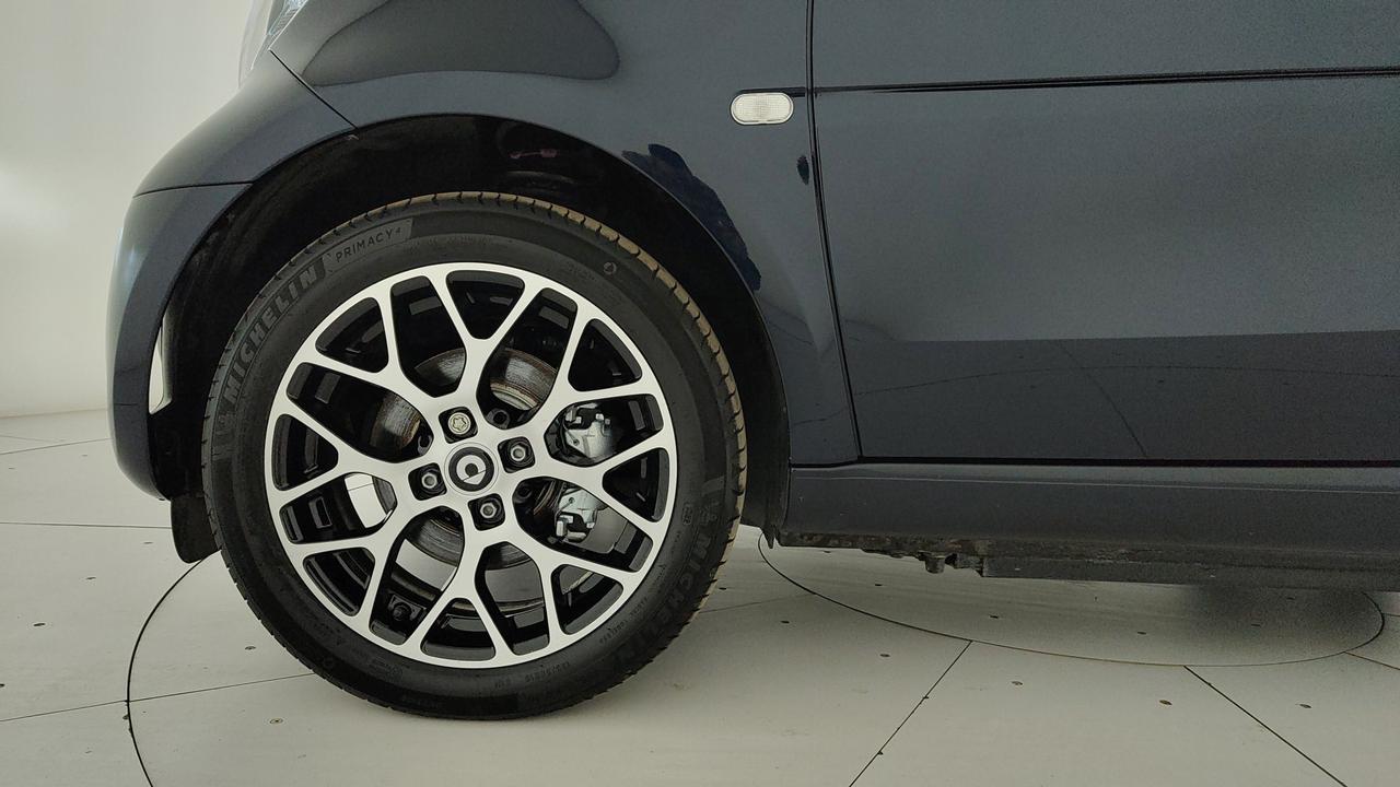 SMART Fortwo Cabrio eq suitered 4,6kW